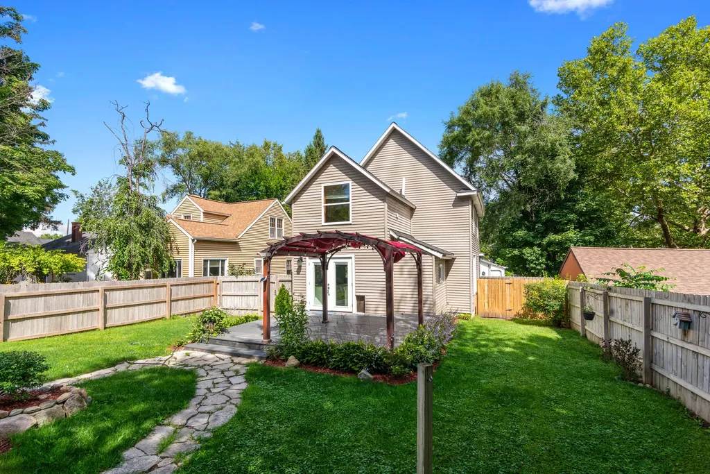 1118 E Alcott Street Kalamazoo City MI 49001