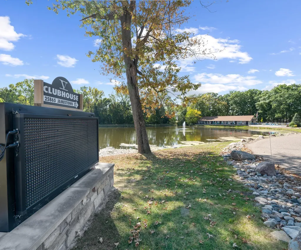 61119 Heritage Boulevard South Lyon City MI 48178