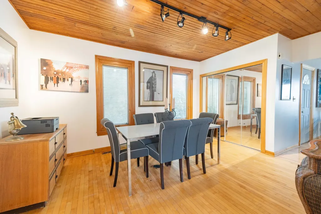 25653 W River Road Grosse Ile Township MI 48138