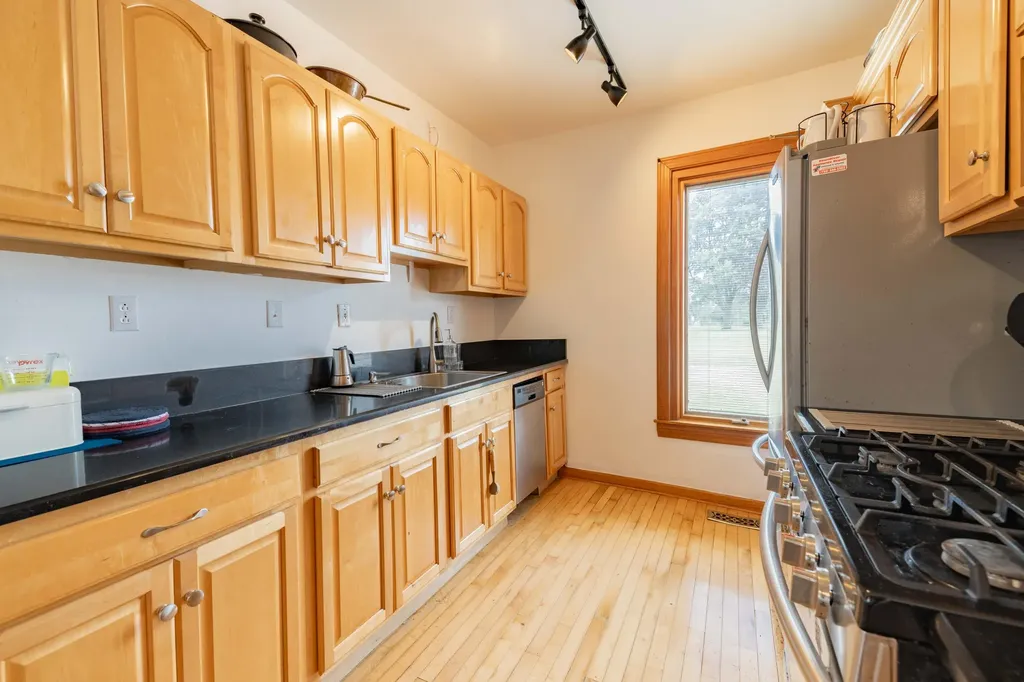 25653 W River Road Grosse Ile Township MI 48138