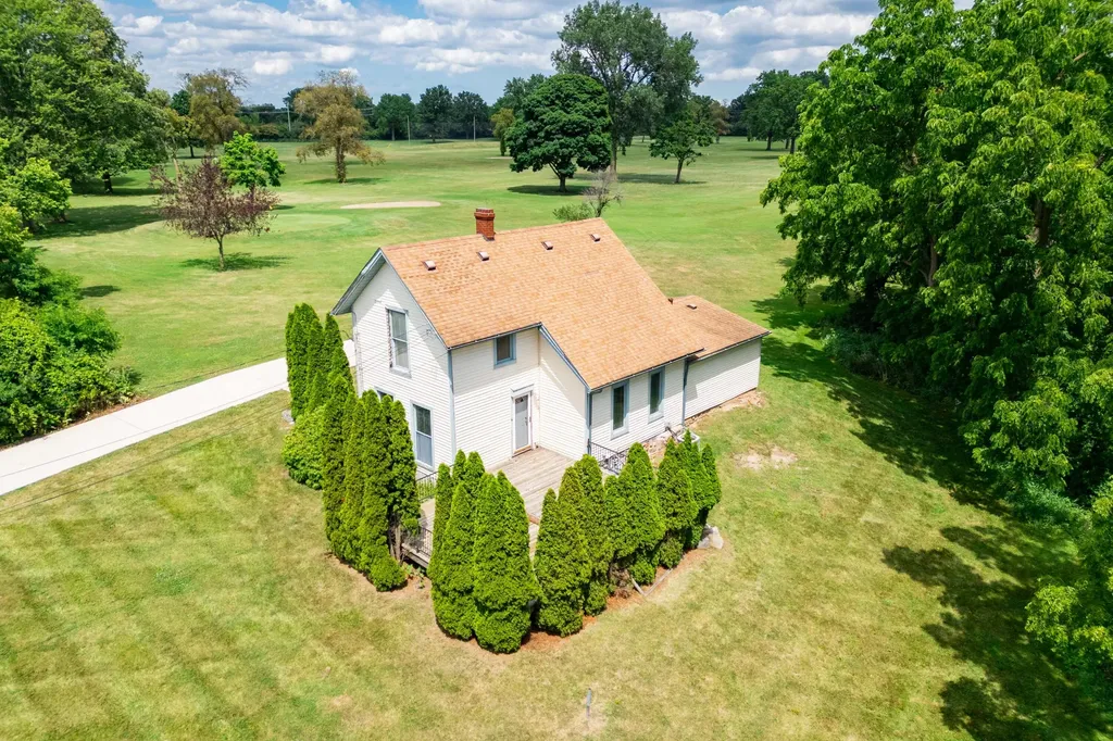 25653 W River Road Grosse Ile Township MI 48138