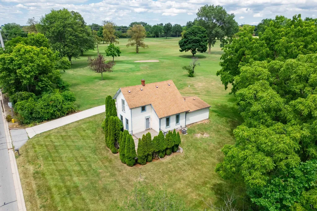 25653 W River Road Grosse Ile Township MI 48138