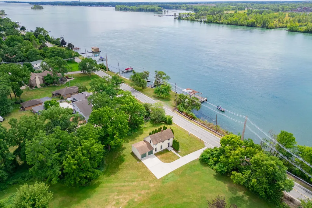 25653 W River Road Grosse Ile Township MI 48138