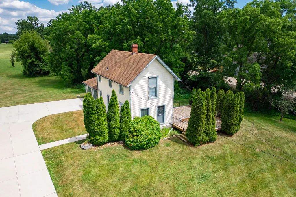 25653 W River Road Grosse Ile Township MI 48138