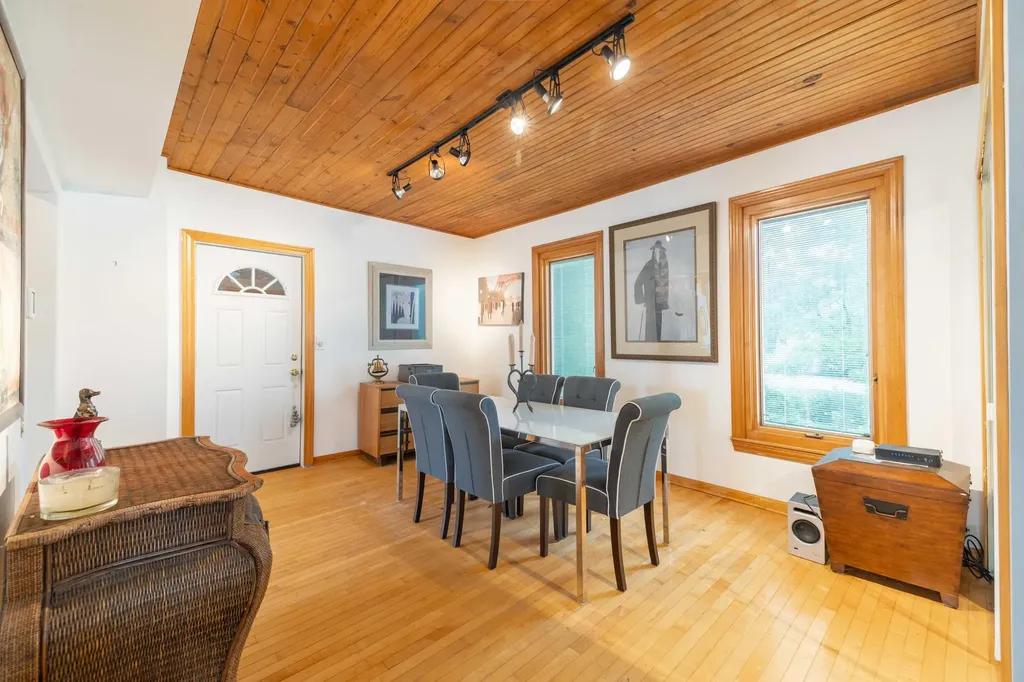 25653 W River Road Grosse Ile Township MI 48138