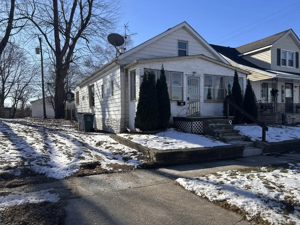 32 E George Avenue Hazel Park City MI 48030