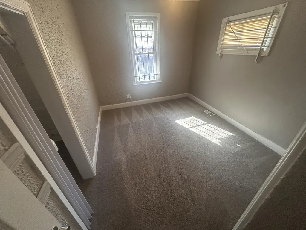 32 E George Avenue Hazel Park City MI 48030