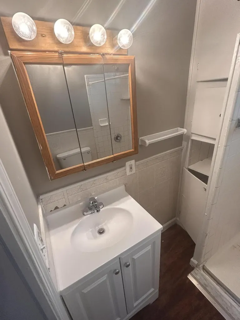 32 E George Avenue Hazel Park City MI 48030