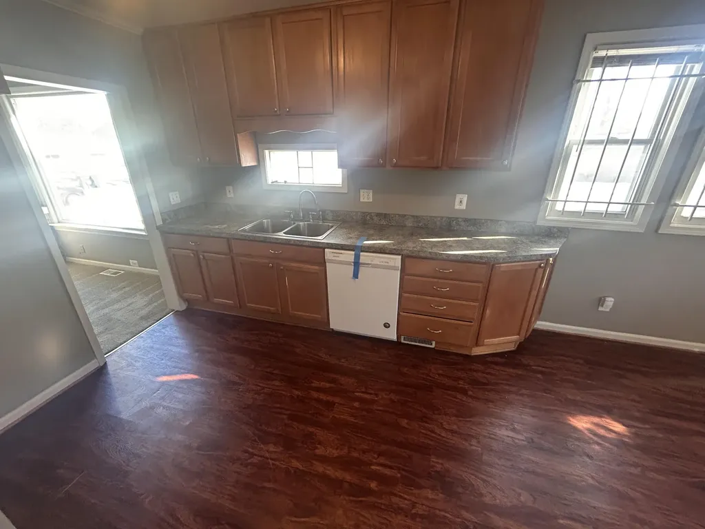 32 E George Avenue Hazel Park City MI 48030