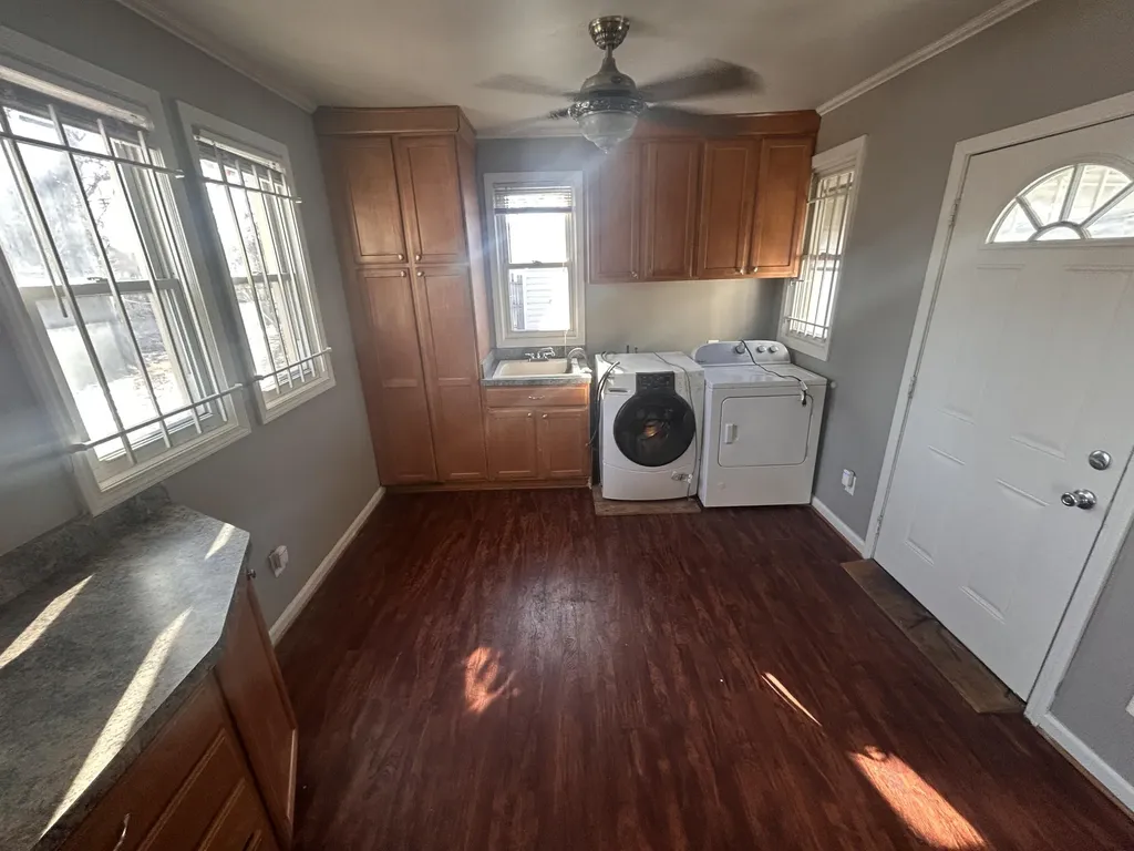 32 E George Avenue Hazel Park City MI 48030