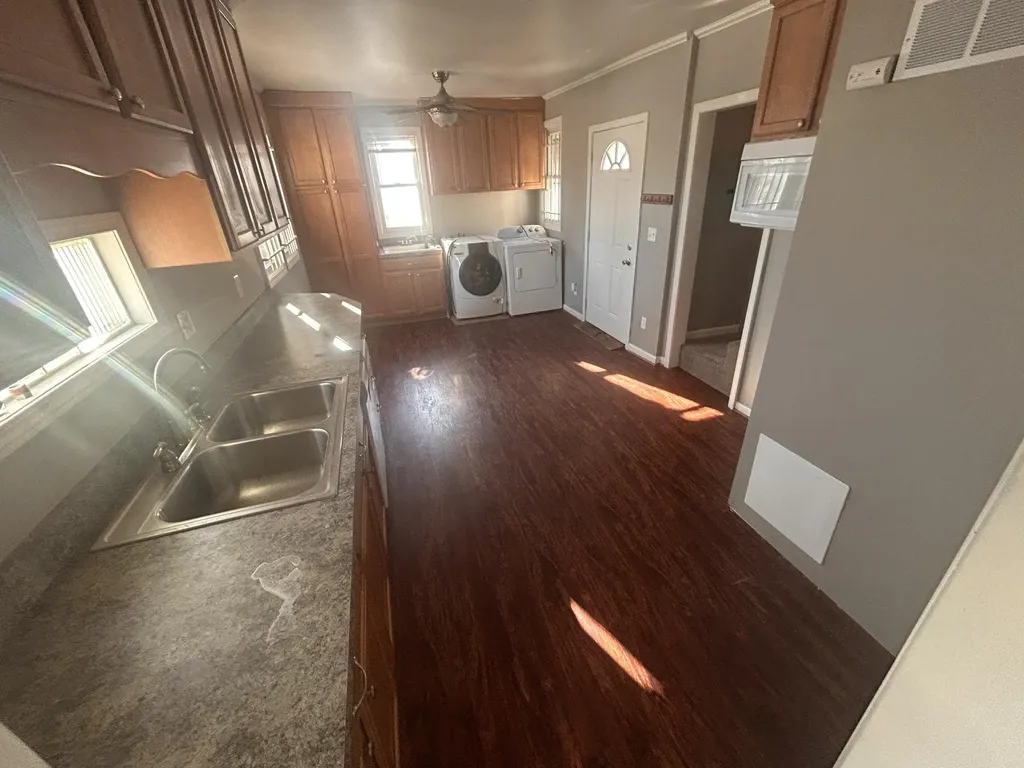 32 E George Avenue Hazel Park City MI 48030