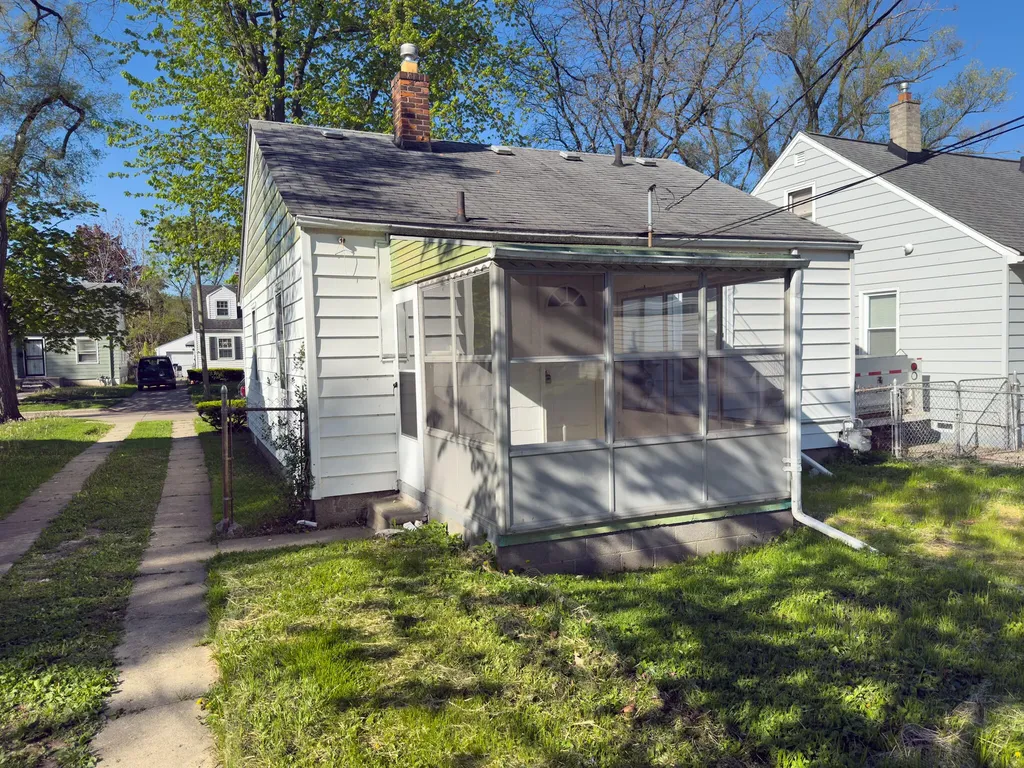 18761 Kingsville Street Harper Woods City MI 48225