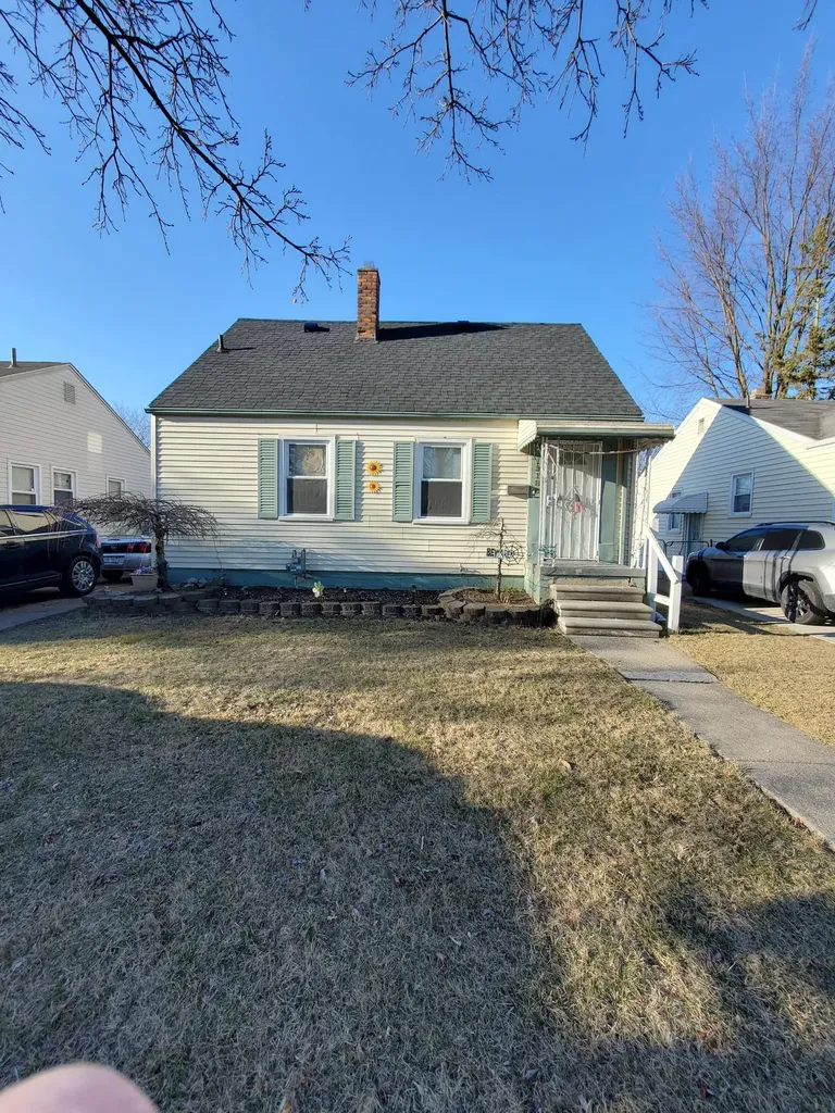 19188 Kenosha Street Harper Woods City MI 48225