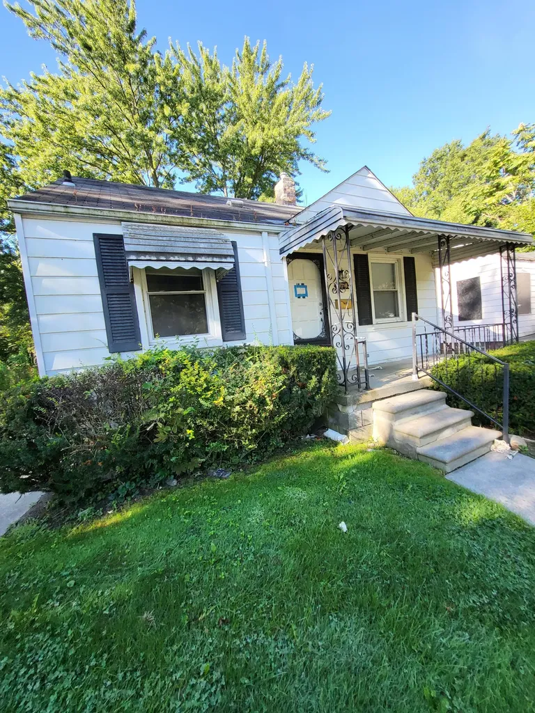 19716 Kenosha Street Harper Woods City MI 48225