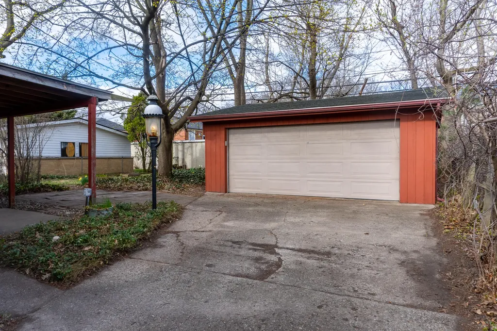 8537 Mercedes Dearborn Heights City MI 48127