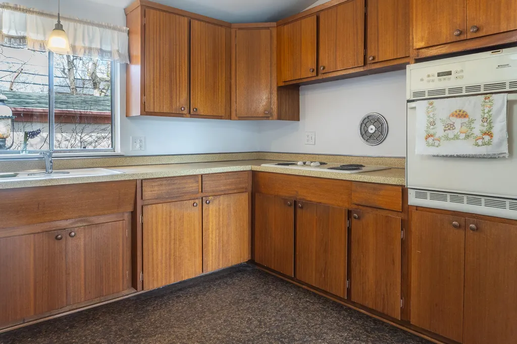 8537 Mercedes Dearborn Heights City MI 48127