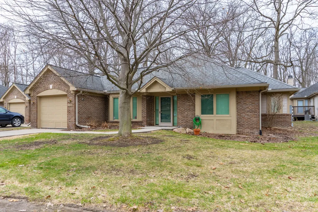 21329 Mulberry Court Farmington City MI 48336
