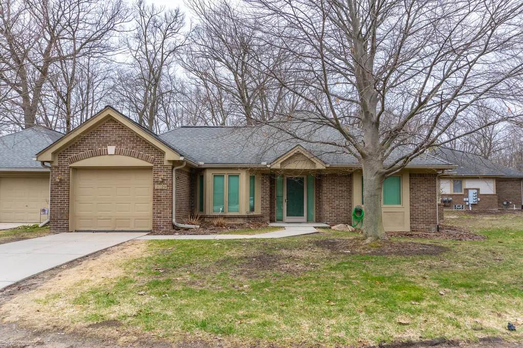 21329 Mulberry Court Farmington City MI 48336