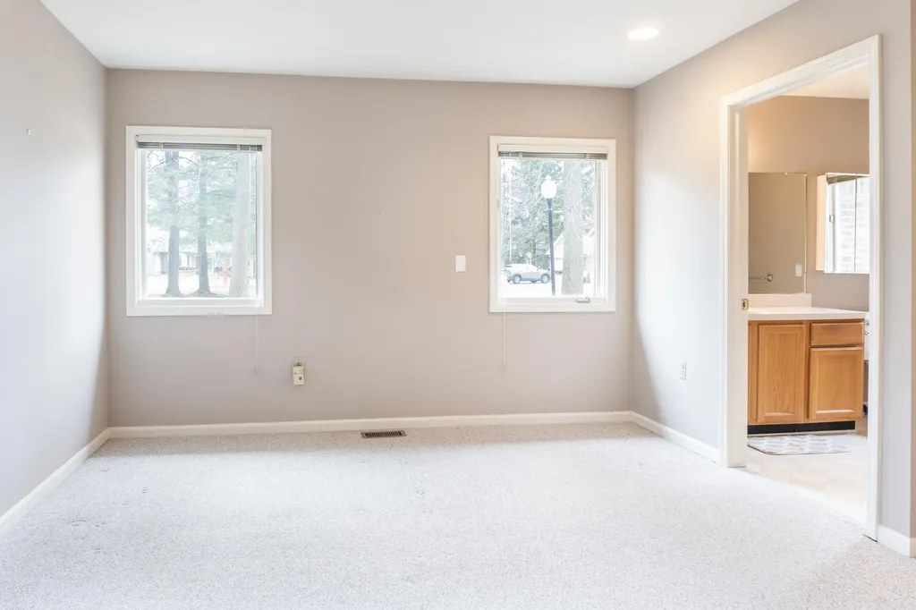 21329 Mulberry Court Farmington City MI 48336