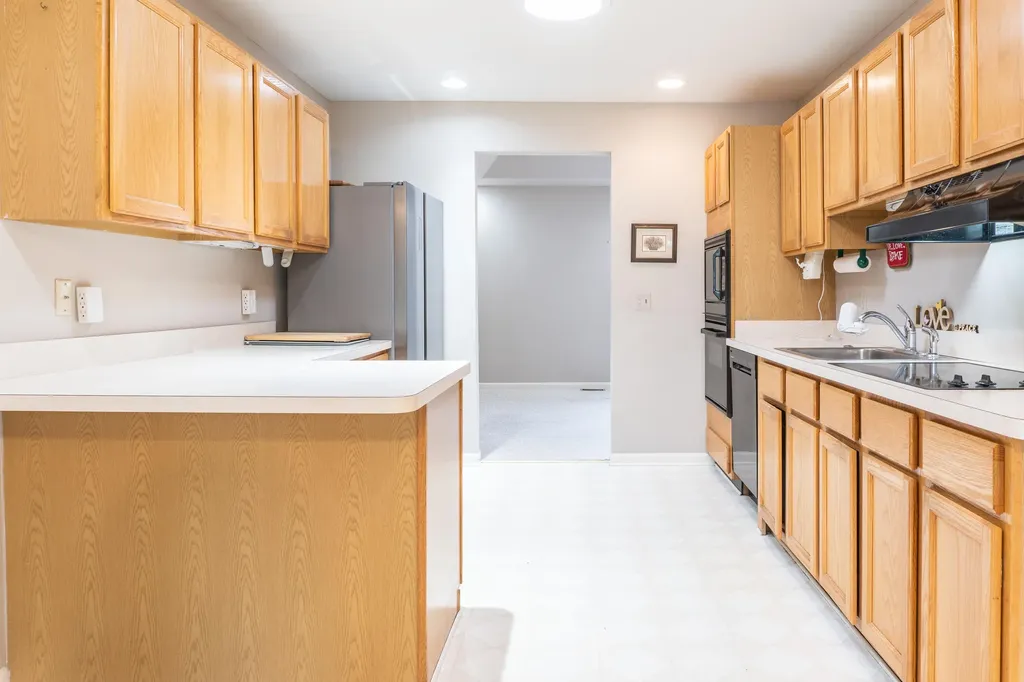 21329 Mulberry Court Farmington City MI 48336