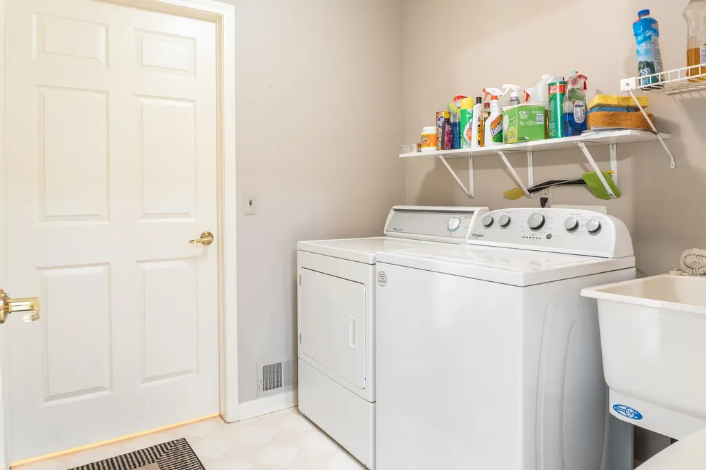 21329 Mulberry Court Farmington City MI 48336