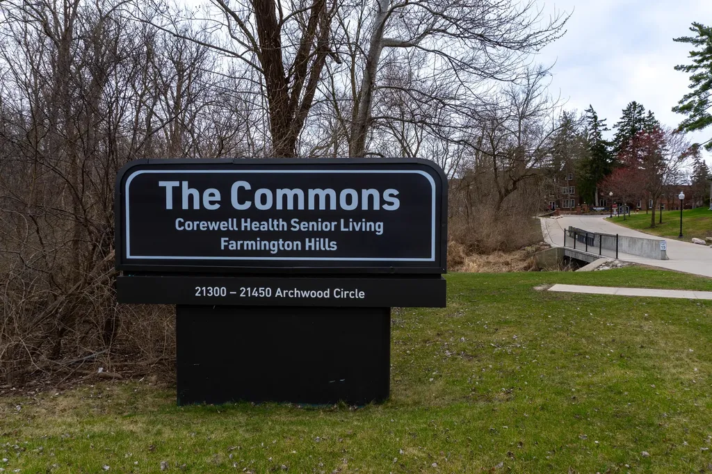 21329 Mulberry Court Farmington City MI 48336