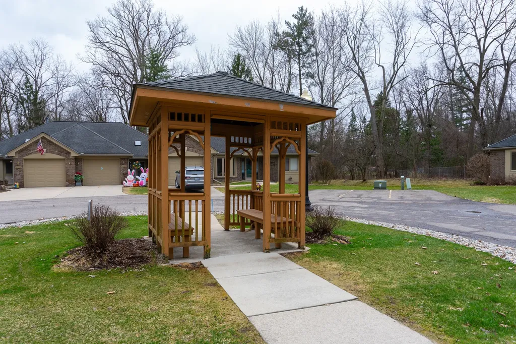 21329 Mulberry Court Farmington City MI 48336