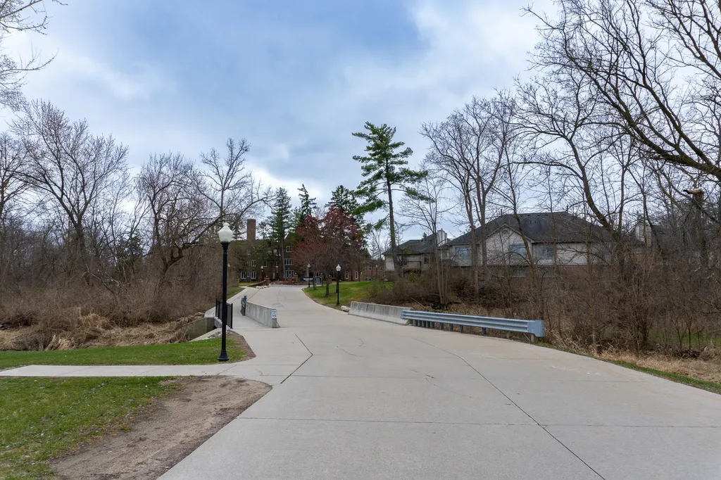 21329 Mulberry Court Farmington City MI 48336