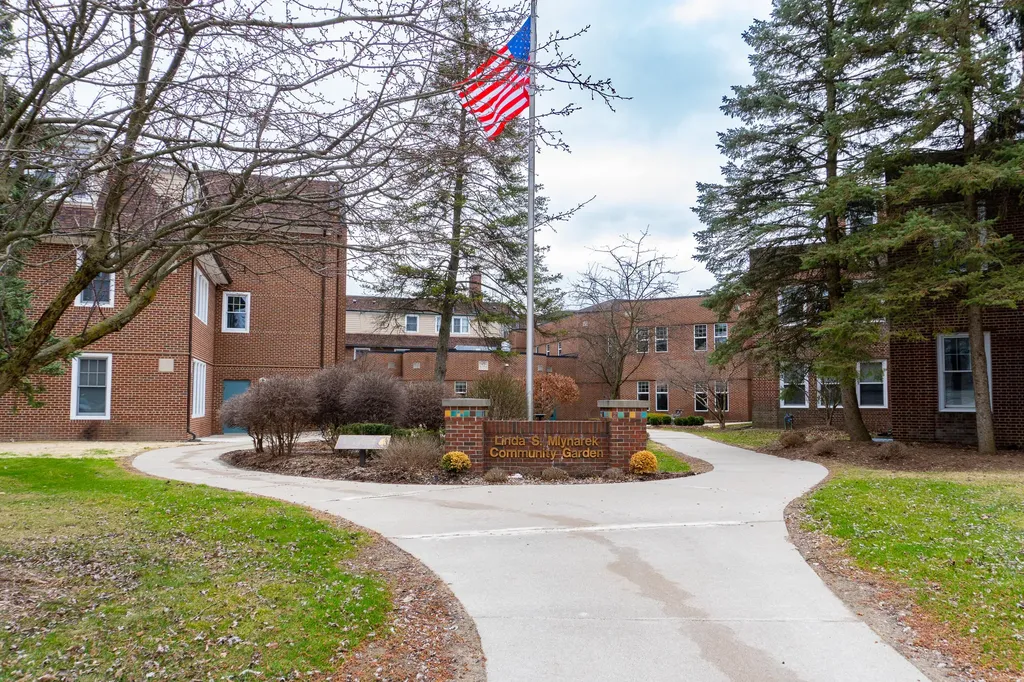 21329 Mulberry Court Farmington City MI 48336