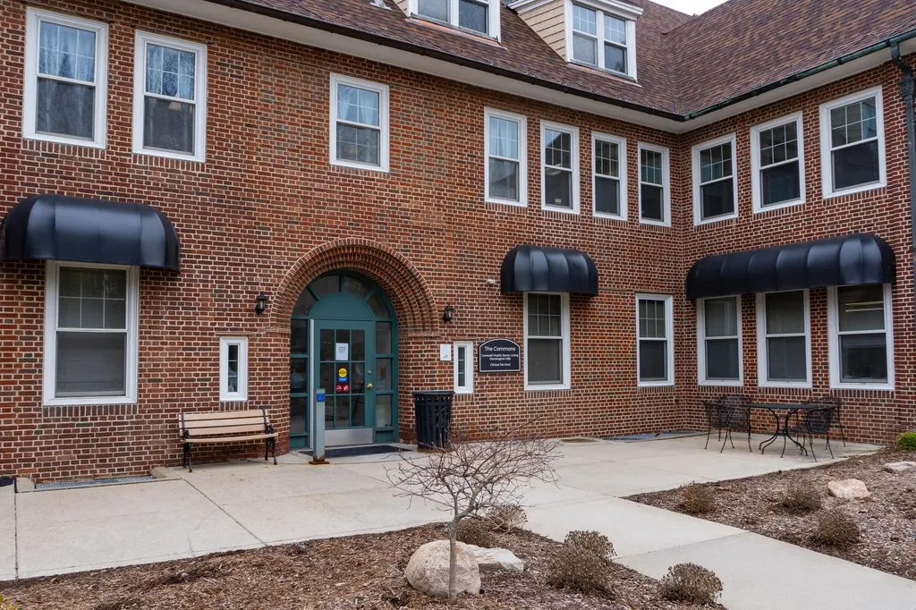 21329 Mulberry Court Farmington City MI 48336