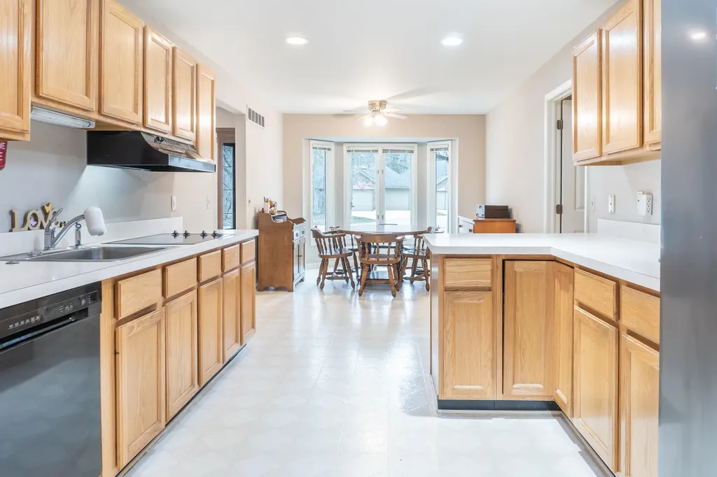 21329 Mulberry Court Farmington City MI 48336