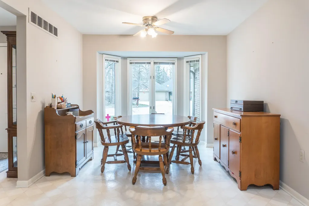 21329 Mulberry Court Farmington City MI 48336