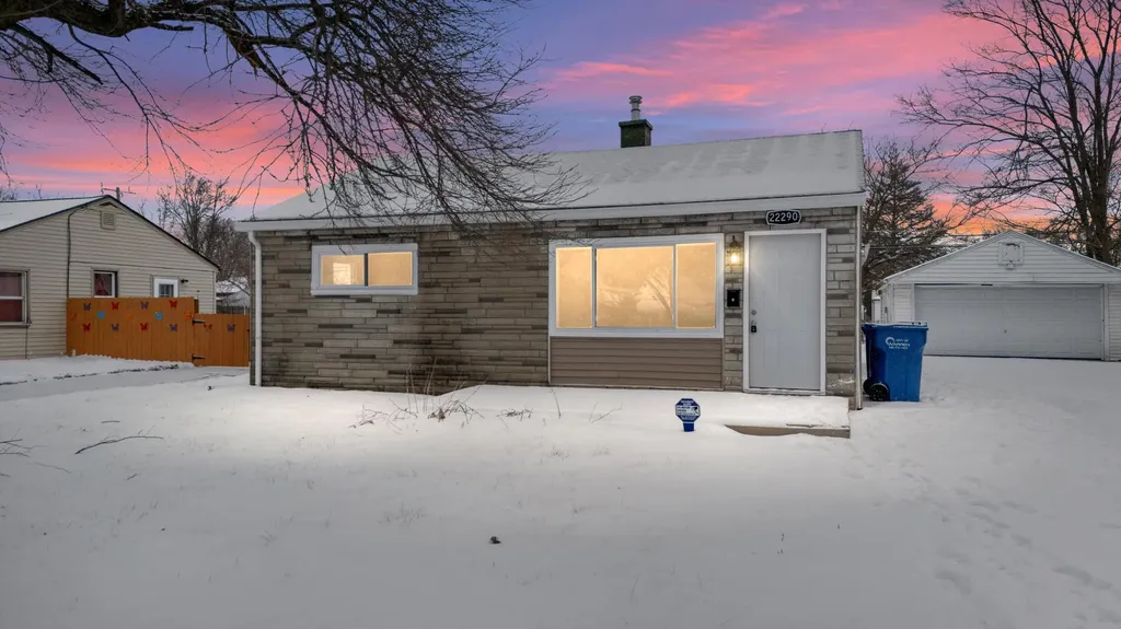 22290 Eastwood Avenue Warren City MI 48089