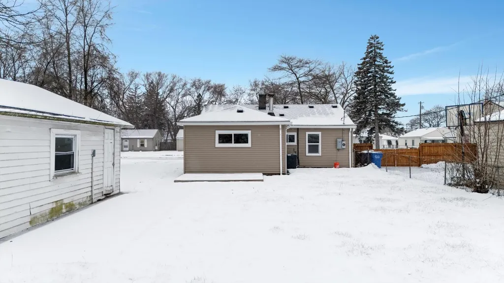 22290 Eastwood Avenue Warren City MI 48089