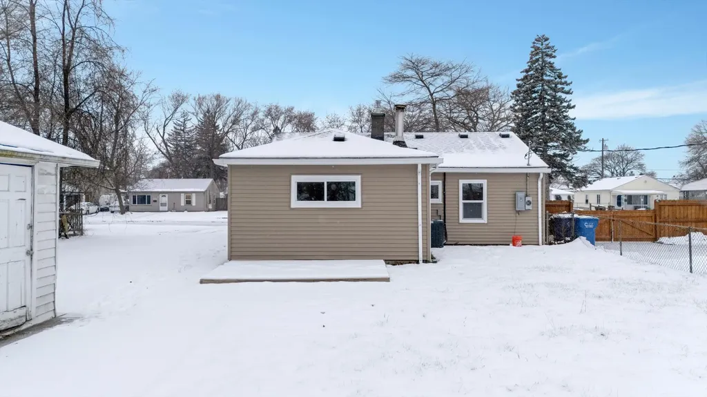 22290 Eastwood Avenue Warren City MI 48089