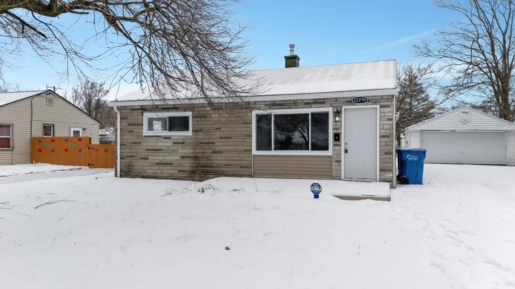 22290 Eastwood Avenue Warren City MI 48089