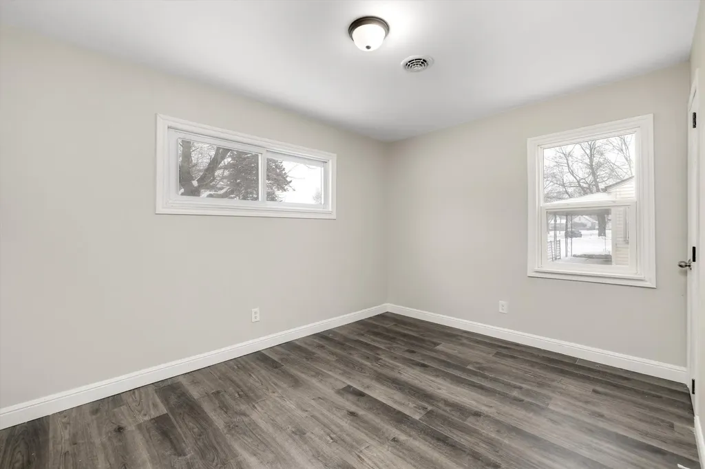 22290 Eastwood Avenue Warren City MI 48089