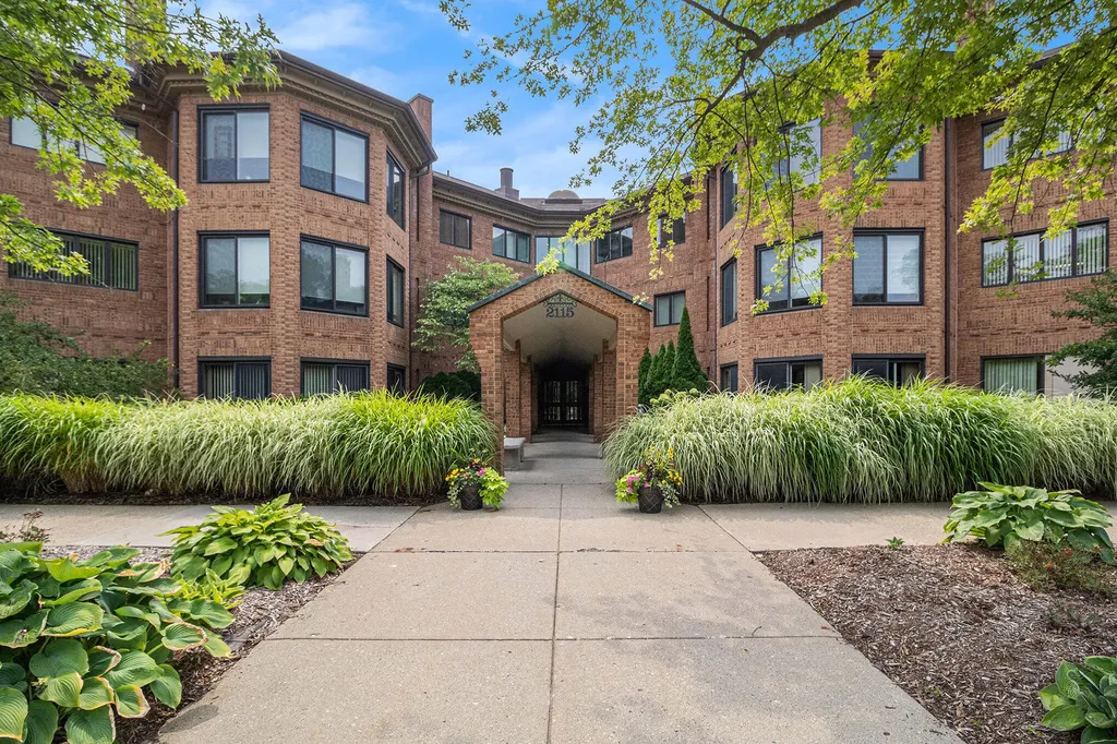 2115 Nature Cove Court Ann Arbor City MI 48104