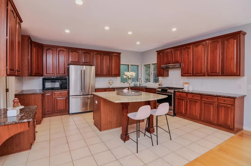 588 Green Road Ann Arbor City MI 48105