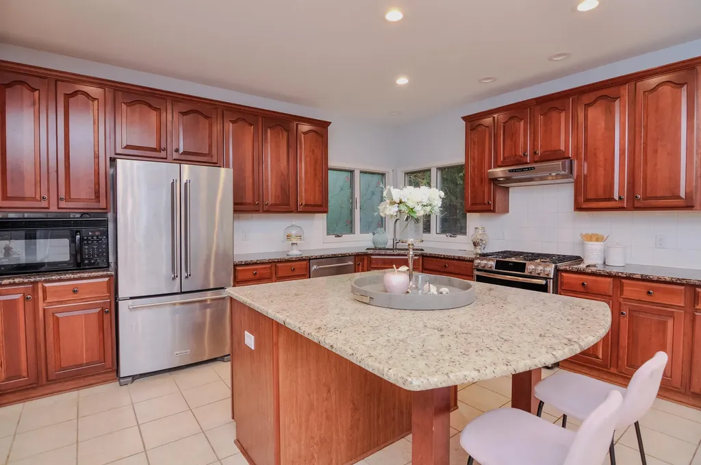 588 Green Road Ann Arbor City MI 48105