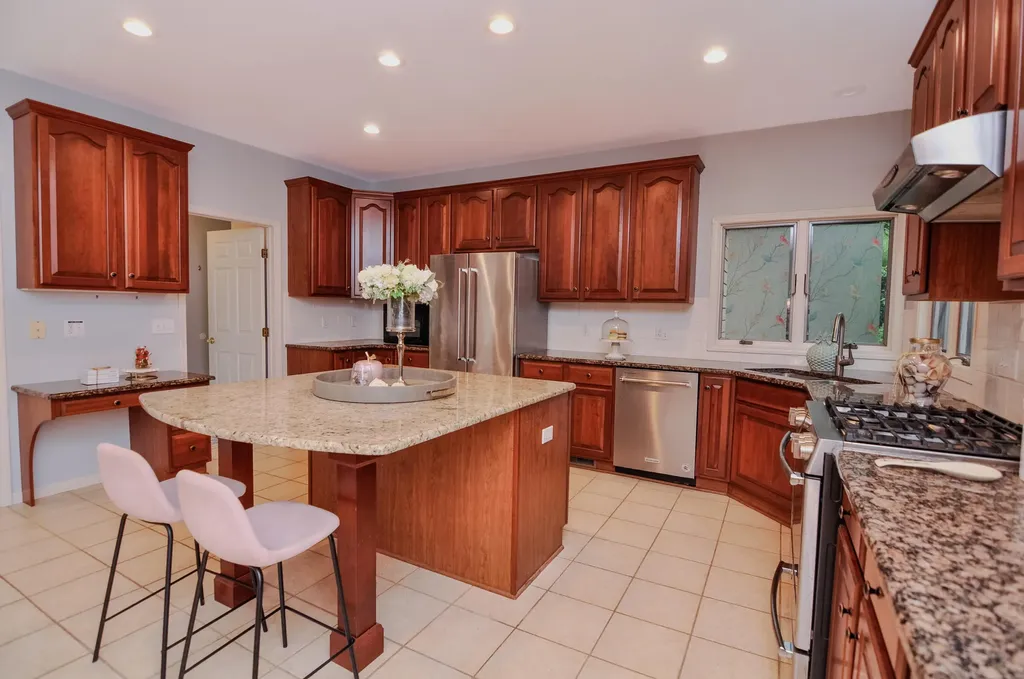 588 Green Road Ann Arbor City MI 48105