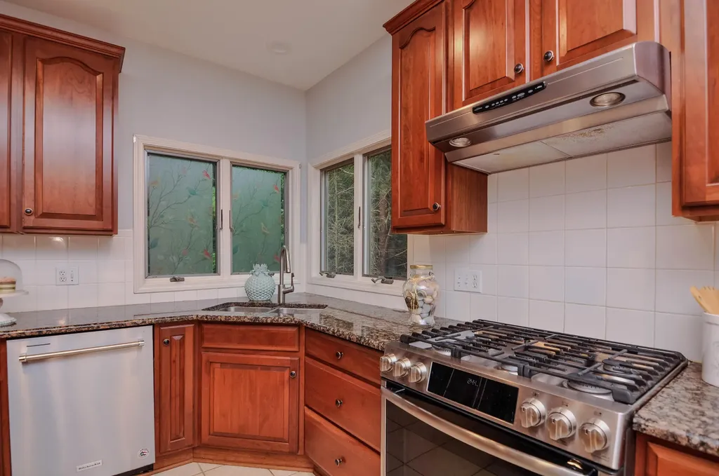 588 Green Road Ann Arbor City MI 48105