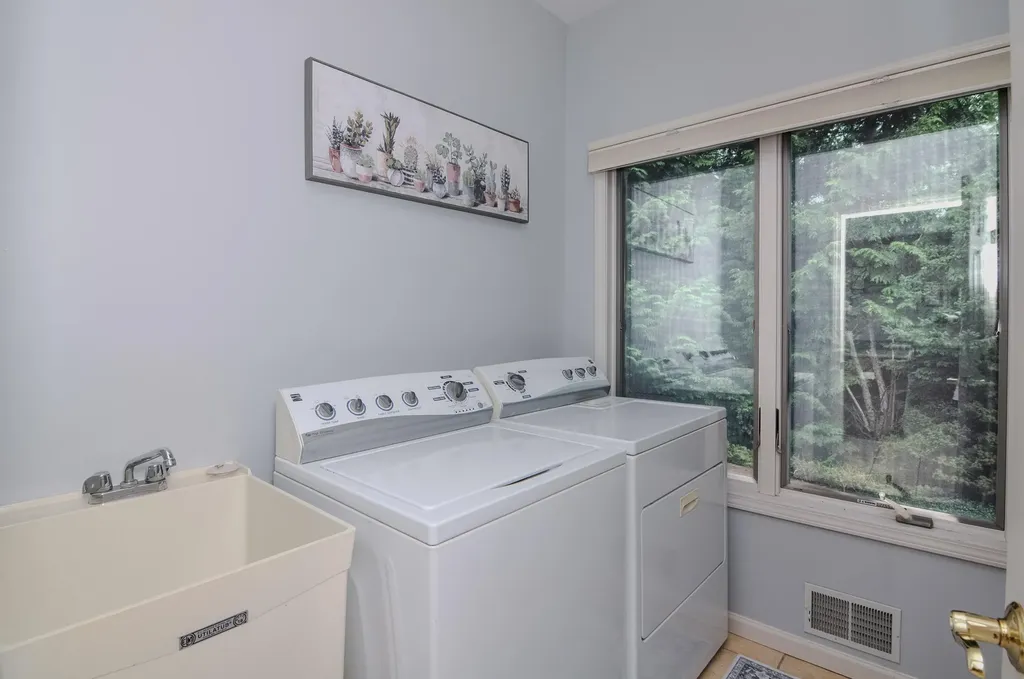 588 Green Road Ann Arbor City MI 48105