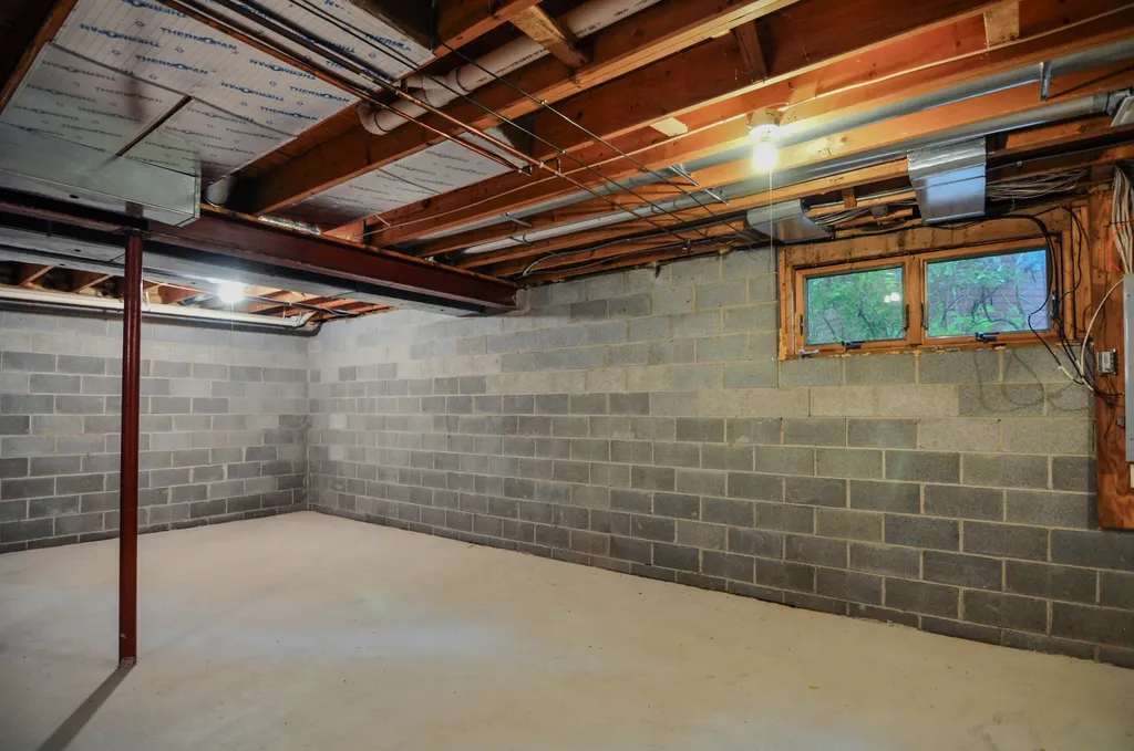 588 Green Road Ann Arbor City MI 48105