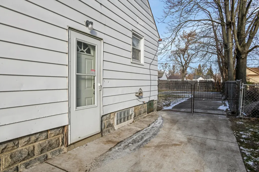 7051 Hupp Avenue Warren City MI 48091