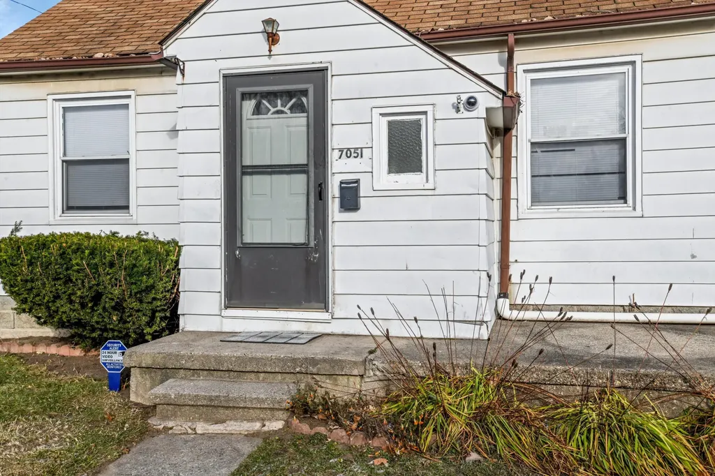 7051 Hupp Avenue Warren City MI 48091