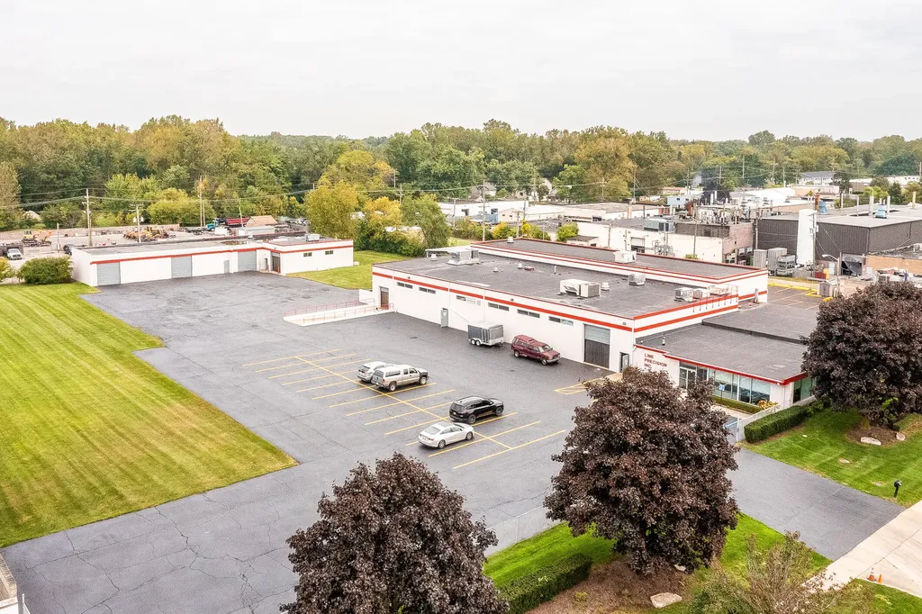 31666 W 8 Mile Road Farmington Hills City MI 48336