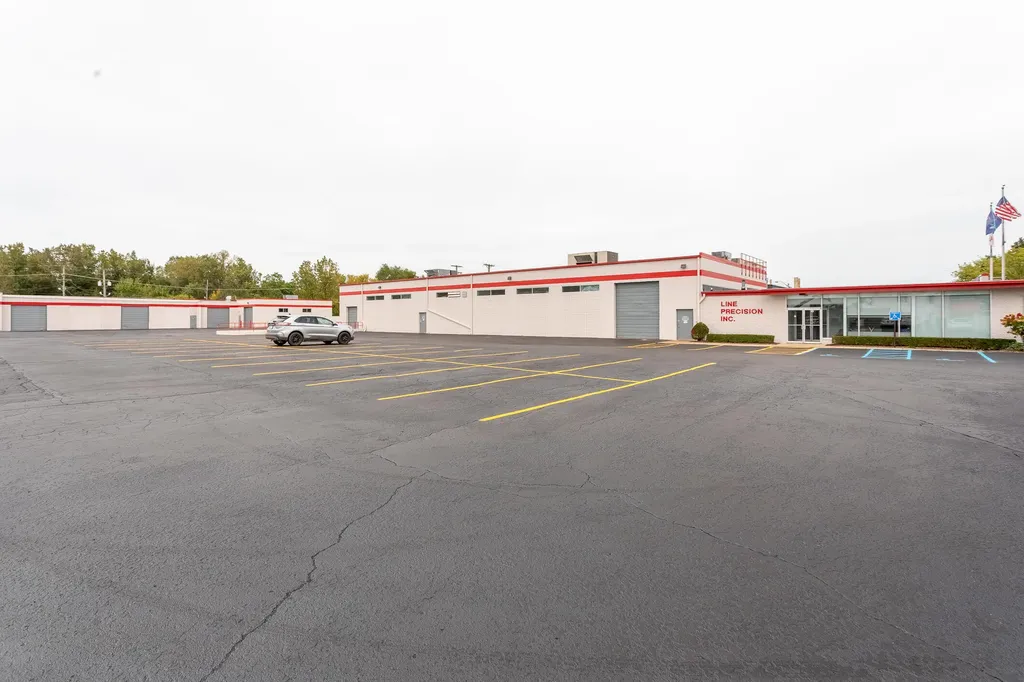 31666 W 8 Mile Road Farmington Hills City MI 48336