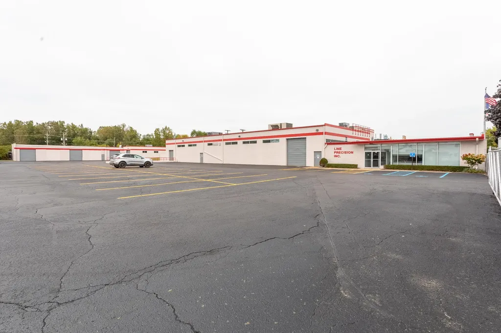 31666 W 8 Mile Road Farmington Hills City MI 48336