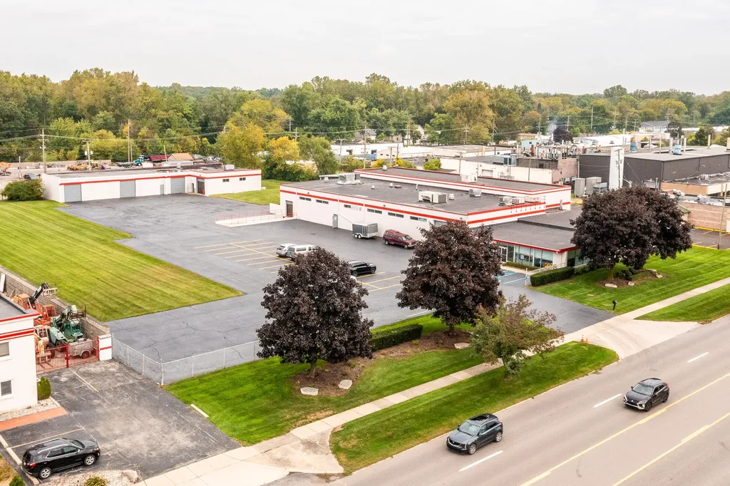 31666 W 8 Mile Road Farmington Hills City MI 48336